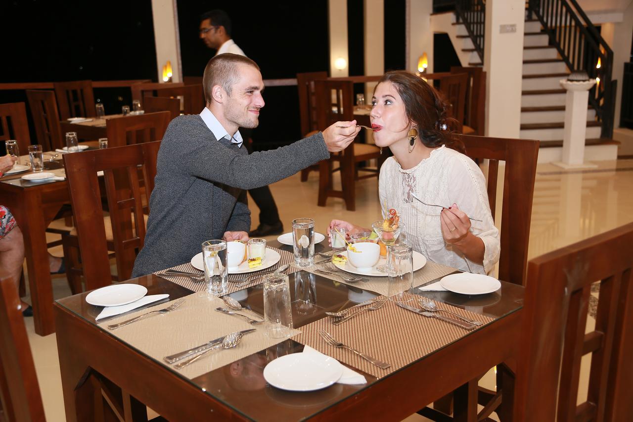 Rivendell Hotel แคนดี้ ภายนอก รูปภาพ