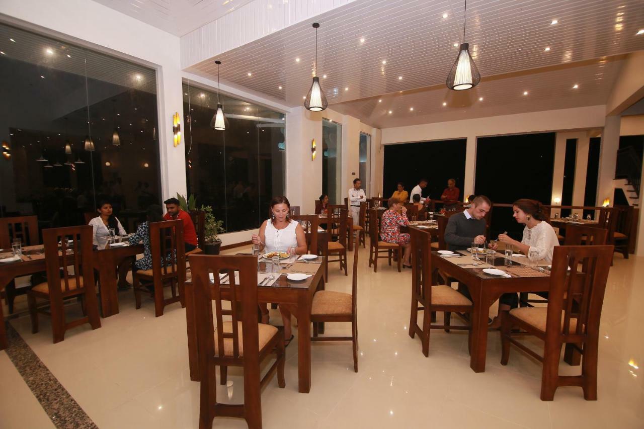 Rivendell Hotel แคนดี้ ภายนอก รูปภาพ